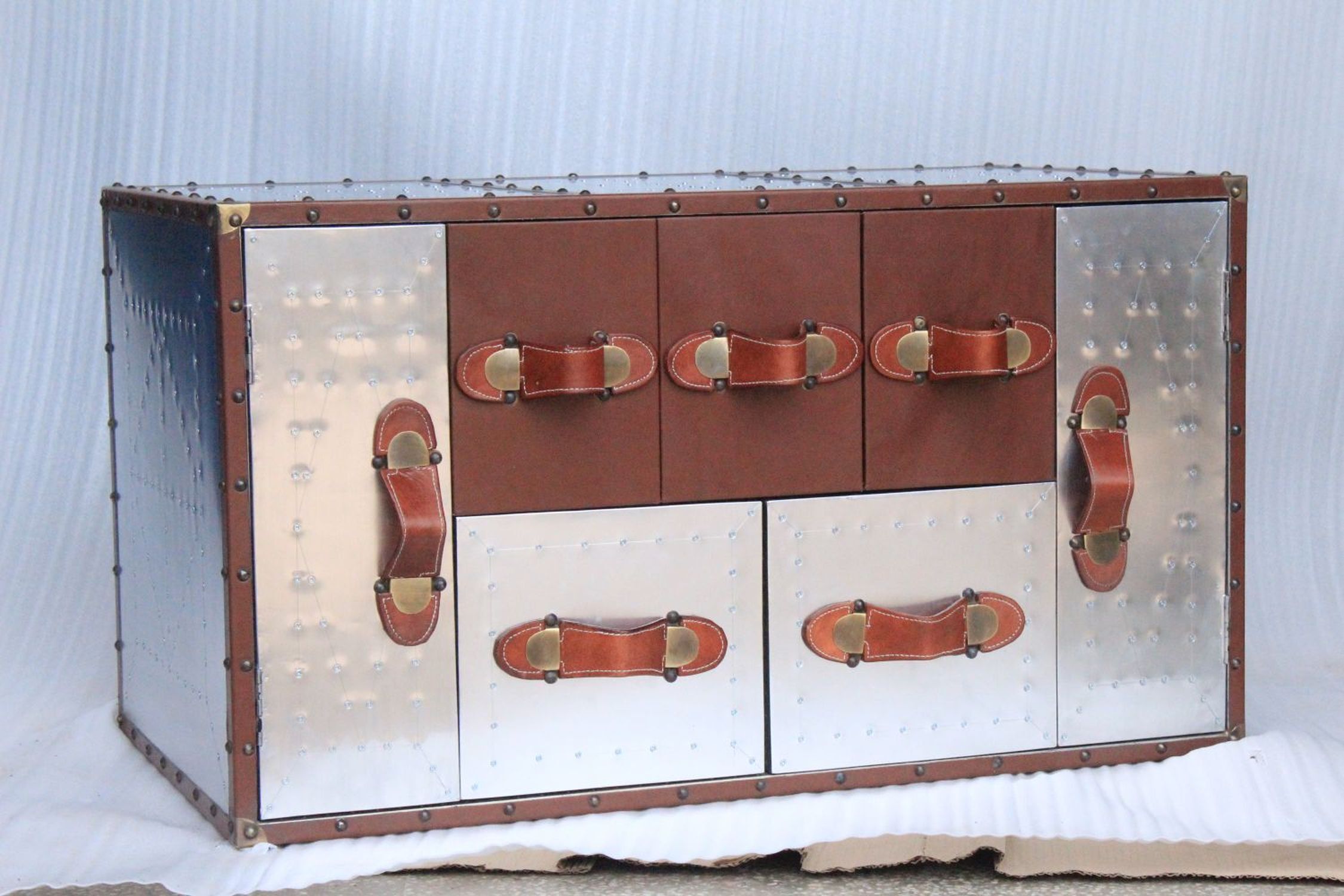 Couchtisch Aluminium Holz Leder Handarbeit 51x86 cm in Braun