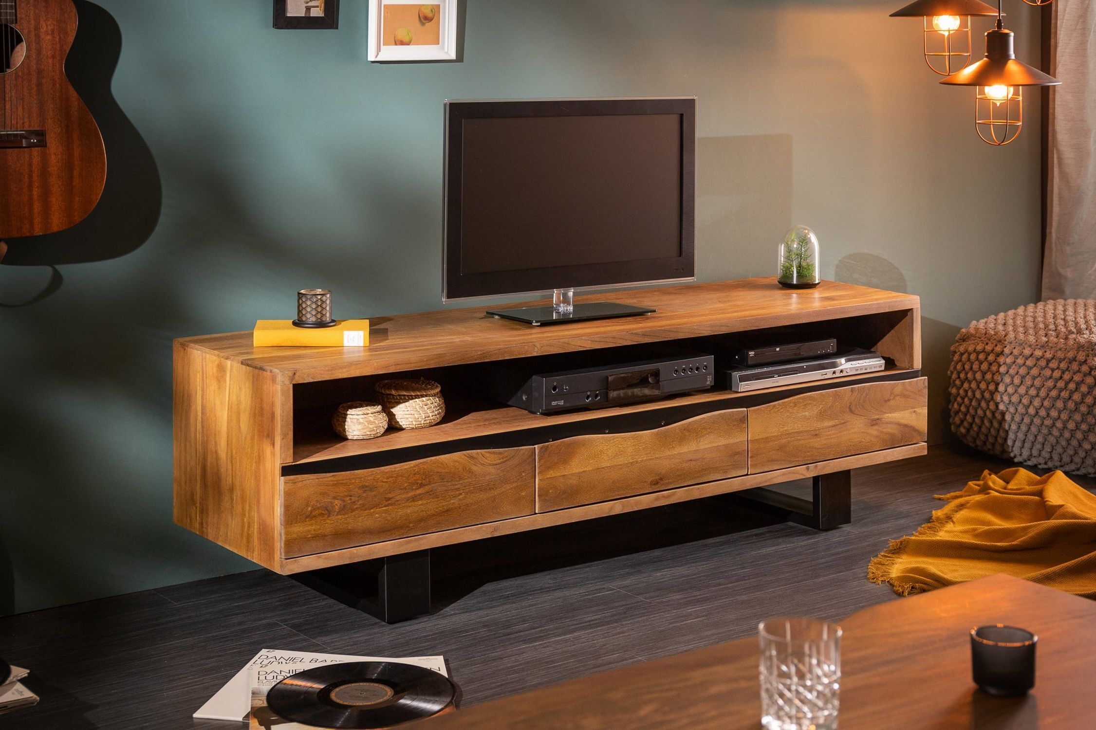 TV Lowboard Holz Akazie Metall 160 cm Kufengestell Baumkante