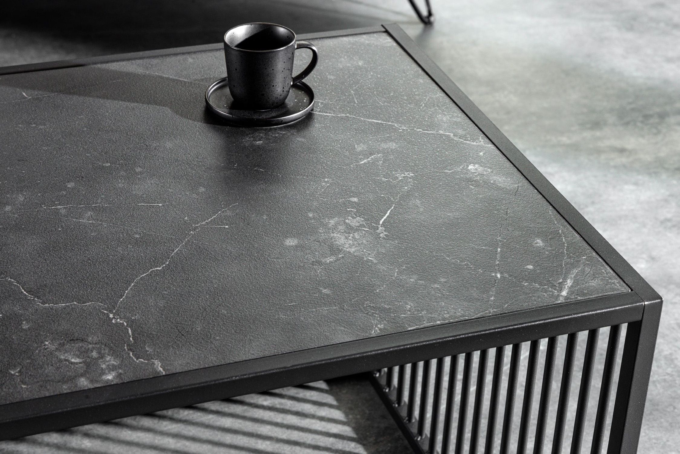 Couchtisch Glas MDF Metall in Schwarz 100 x 50 cm Modern