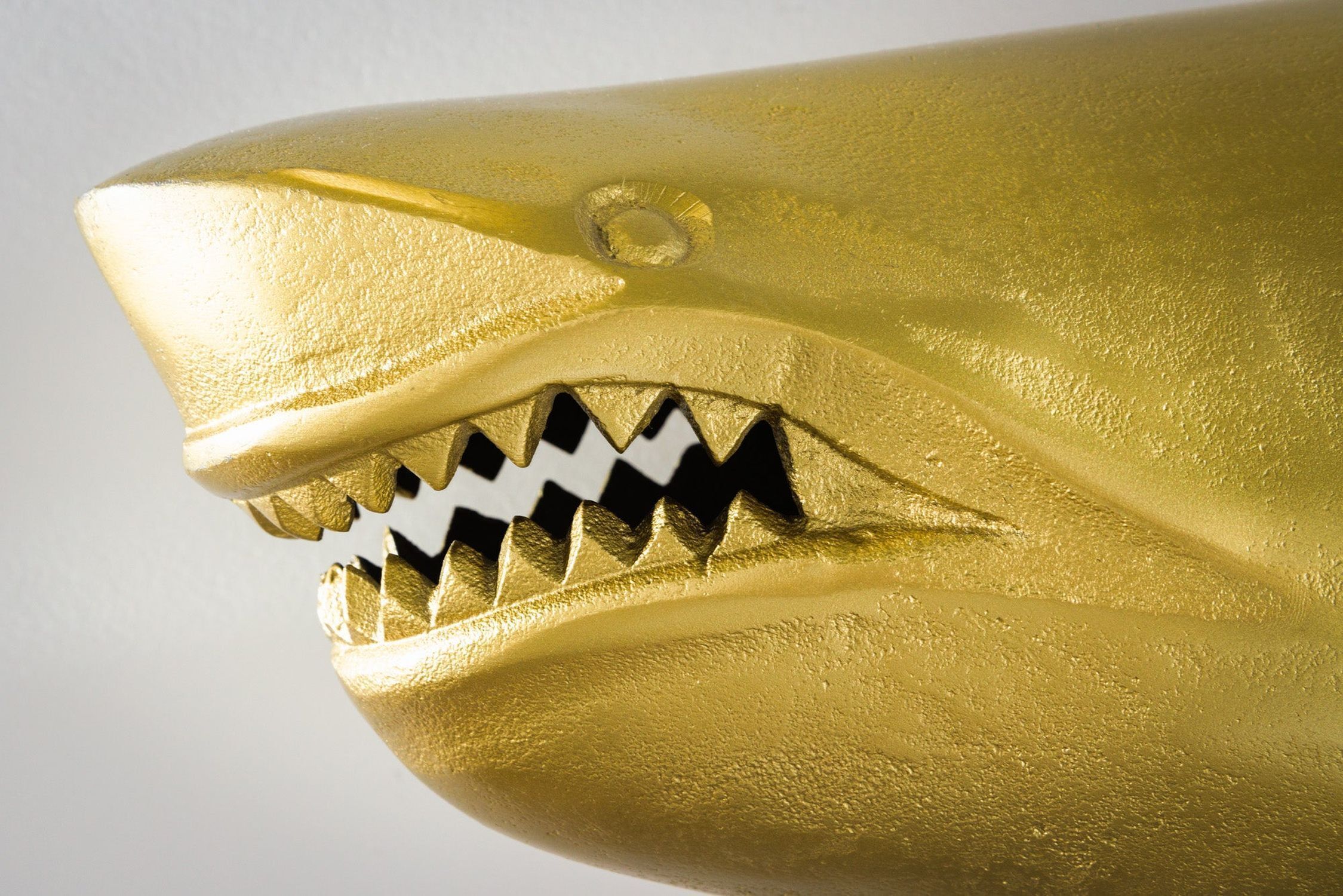 Wanddeko Metall Maritim Hai Fisch 105 cm lang in Gold