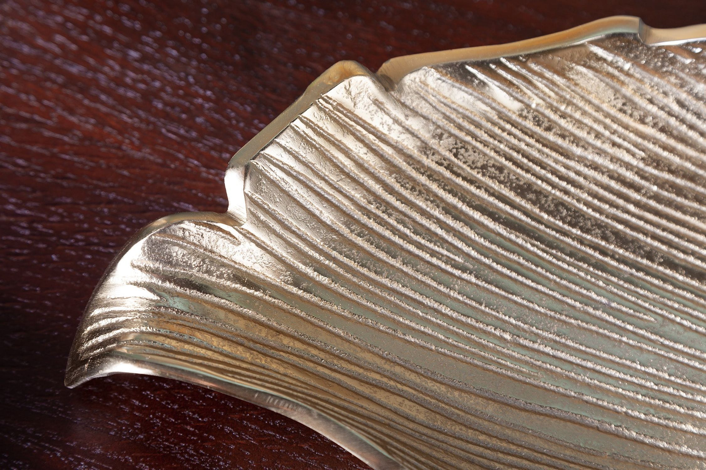 Dekoschale Metall Handarbeit 64 cm lang in Gold Blatt Design