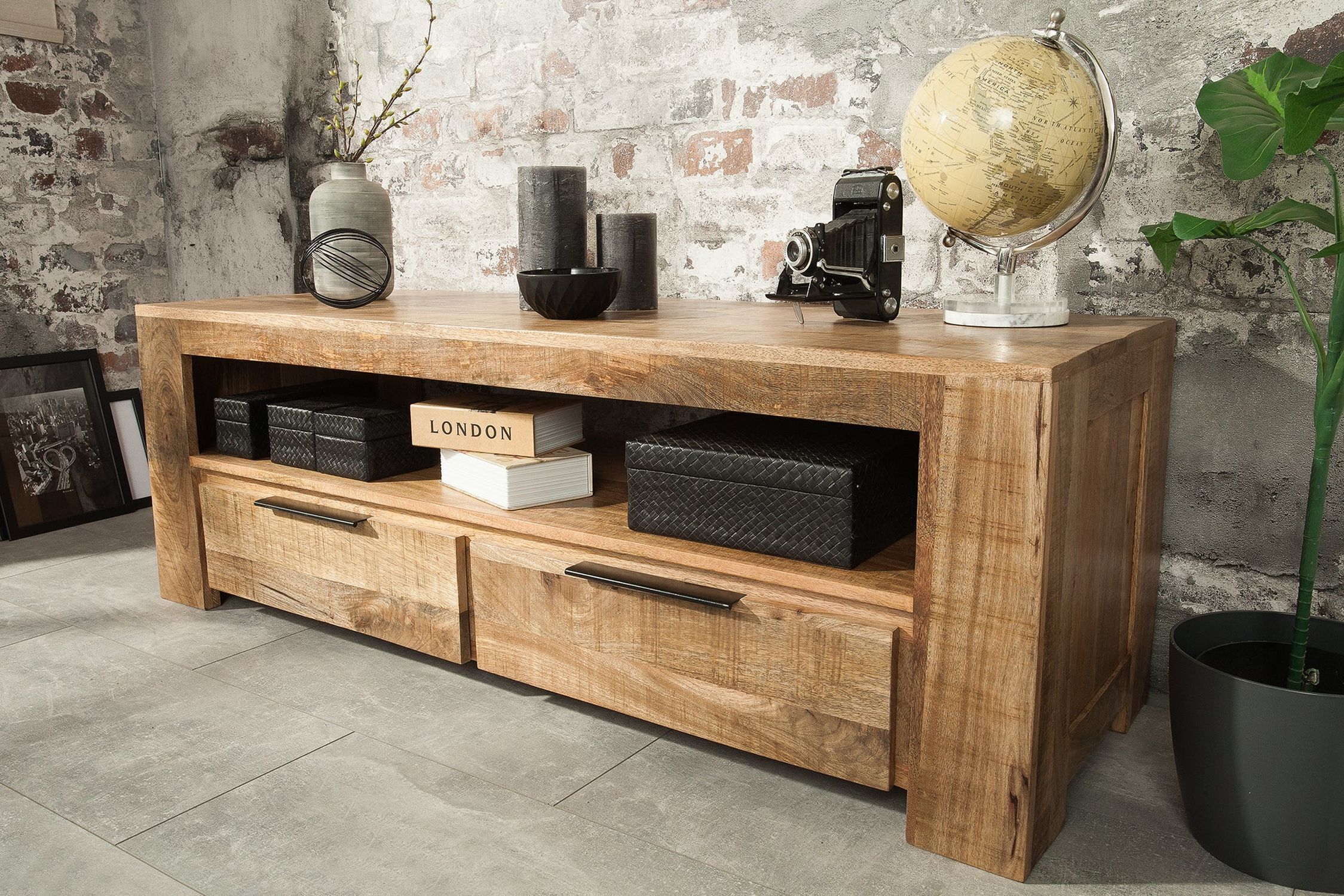 TV Lowboard 130 cm breit Massivholz Handarbeit Modern